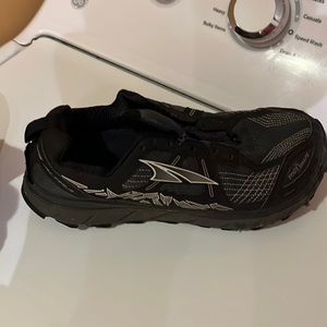Altra Lone Peak 3.5  sz 9.  Great tread.  Worn 3 times.
